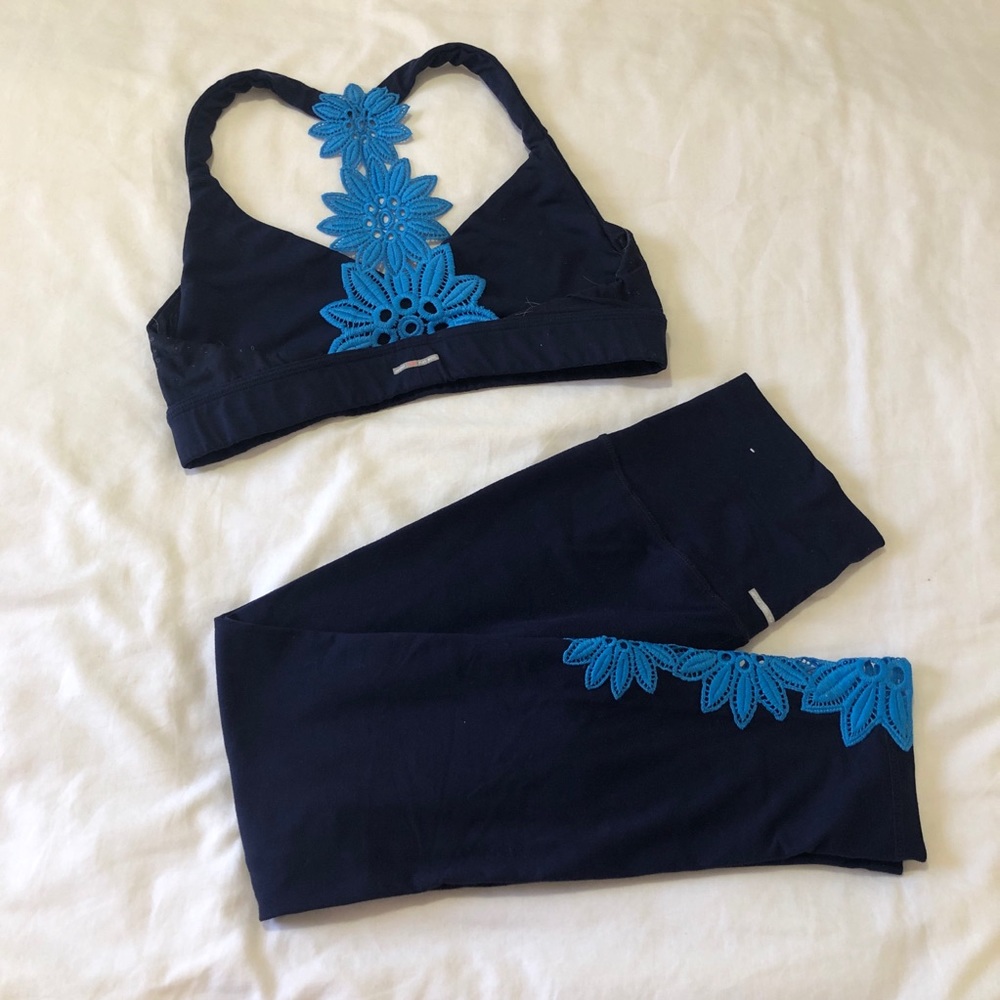 AERIE FLOWER WORKOUT SET BLUE